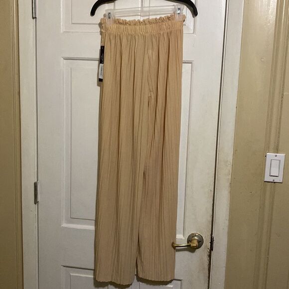 New Cream pleated pants - Picture 2 of 4